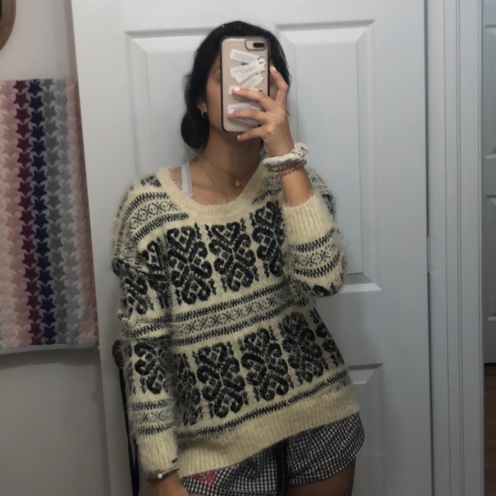 New Fluffly sweater in nude and black print